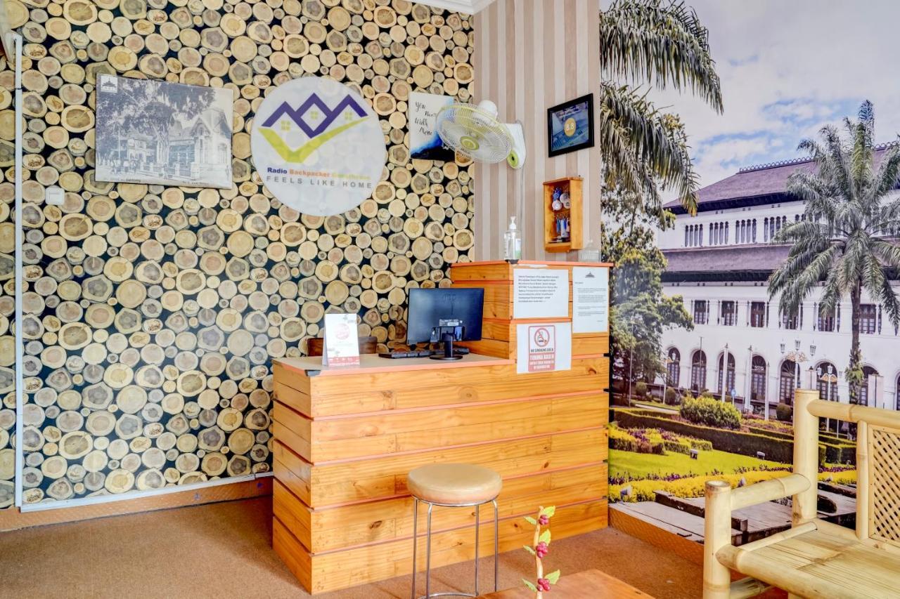 Radio Backpacker Guesthouse Syariah Bandung Exterior foto